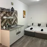 Tutti Apartment *