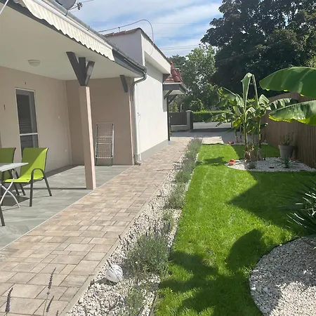 Tutti Apartment *
